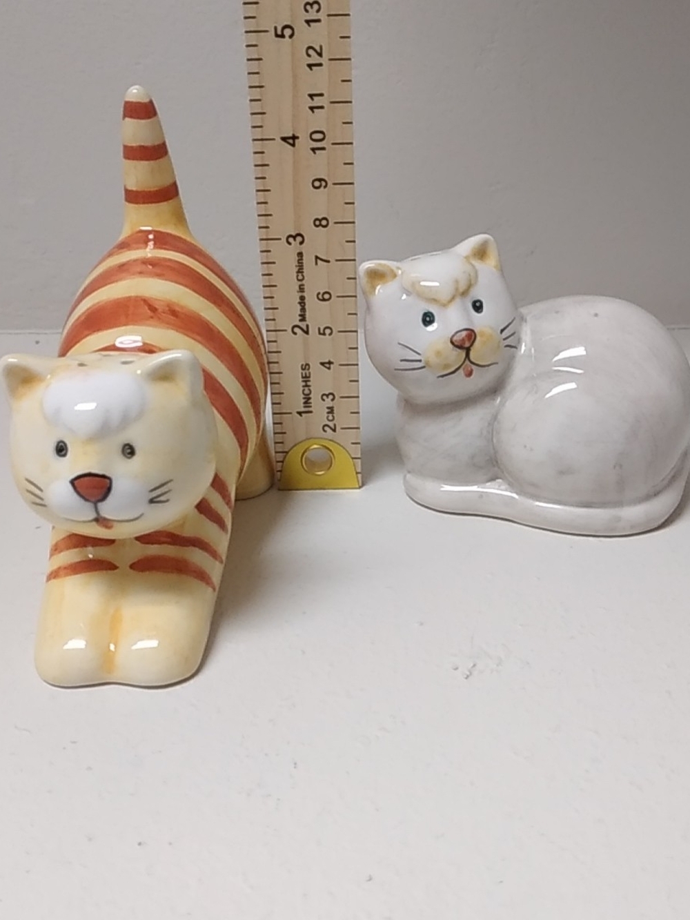 Vintage Ceramic Cat Figurine Salt & Pepper Shaker Set, White-Orange Hand Painted - Picture 9 of 10